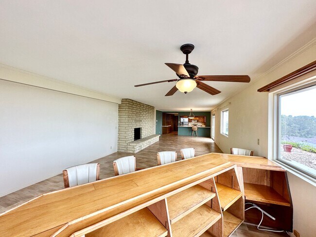 Building Photo - Beautiful Custom Home in Fallbrook, just m...