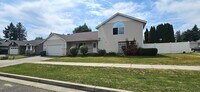 Building Photo - Spacious 3 Bed, 3 Bath House Located in Gr...