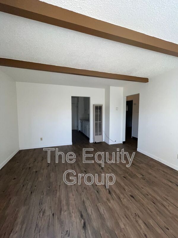 Building Photo - 513 E Myrtle Ave