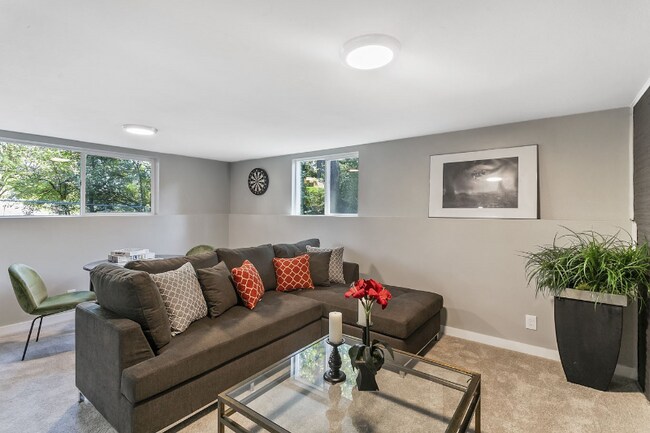 Building Photo - 3945 S Elmgrove St