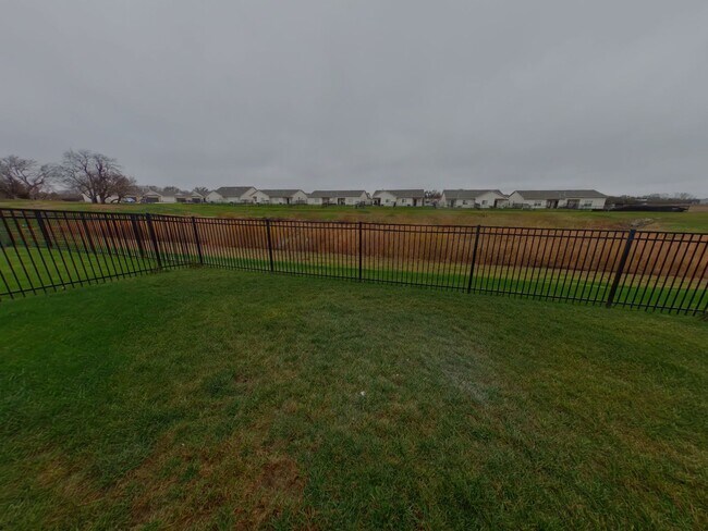 Building Photo - 6814 W White Pne St