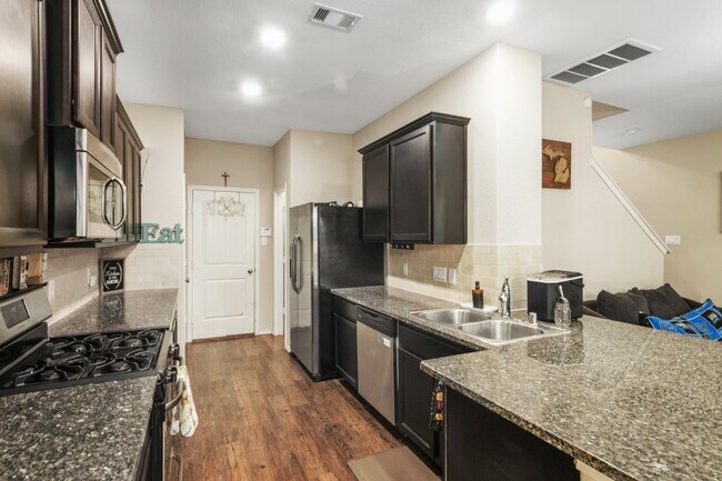 Building Photo - 1766 Parkside Shrs Ln