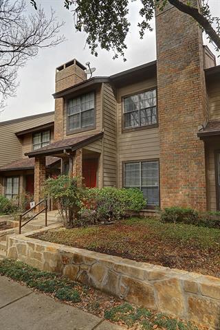 Building Photo - 9910 Royal Ln
