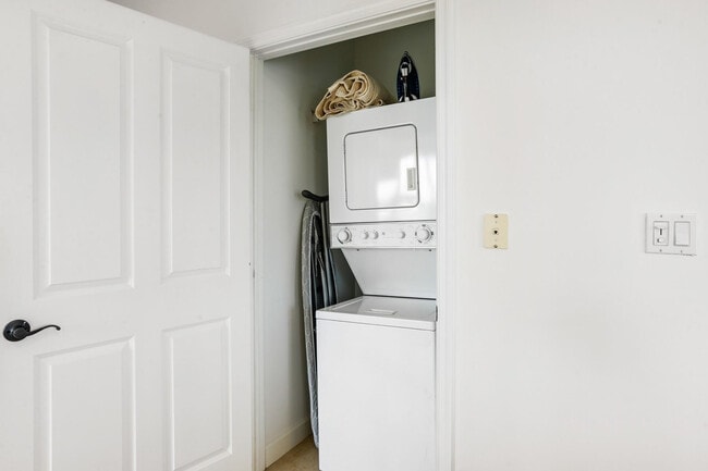 Building Photo - 3960 N Flagler Dr