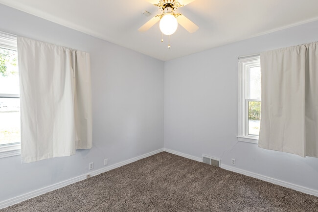 Building Photo - 22 E Hawthorne St