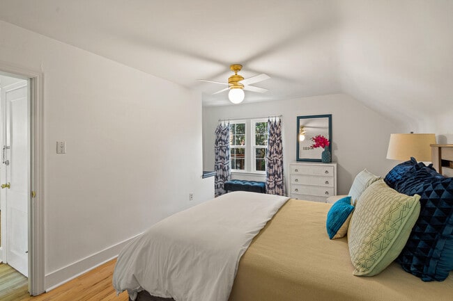 Building Photo - 113 Crestmere Ave