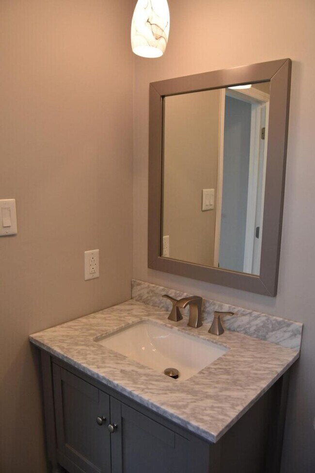 Building Photo - 4BR/3BA | Newly Renovated Single Family Home | Large backyard | In West Knoxville!