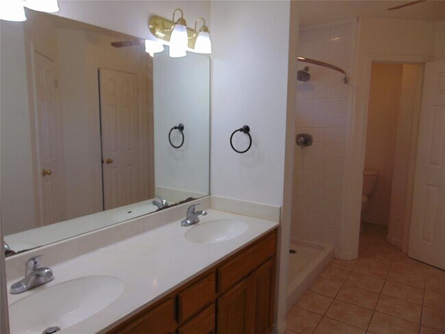 Building Photo - 805 Barton Creek Dr