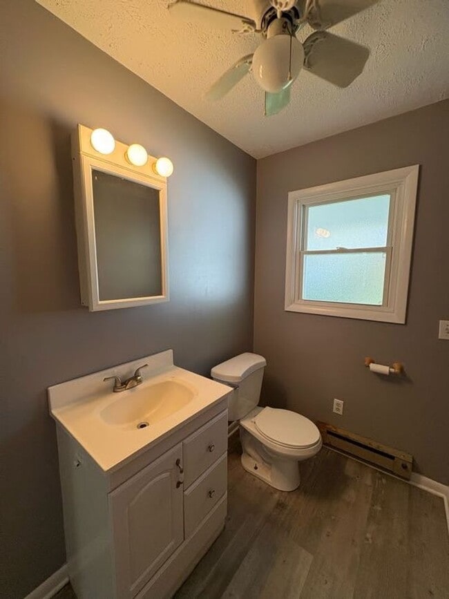 Building Photo - Three bedroom two bathroom home for rent