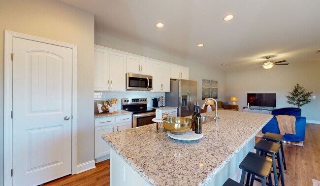 Building Photo - "Spacious 2-Bedroom Retreat with 3 Full Baths in Winterville's Heart!"