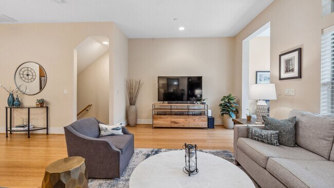 Building Photo - Modernly Elegant Townhome w/ 2 Primary Suites +2.5 bathrooms in Beautiful Peterkort!