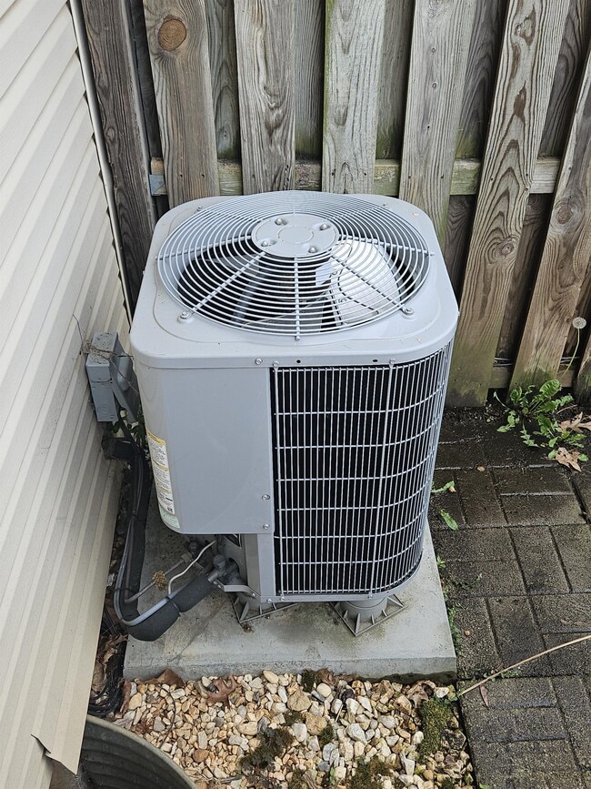 Building Photo - 201 Stull Ct