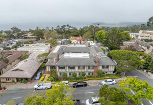 Building Photo - 1 Bed Condo in the Heart of Carmel-by-The-...