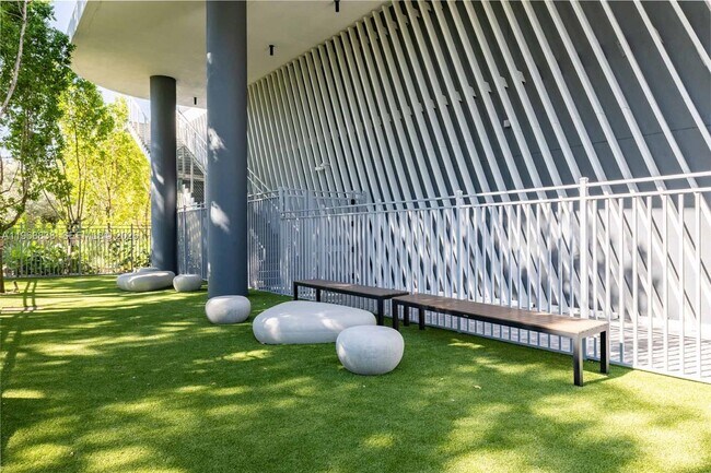 Building Photo - 3900 Alton Rd