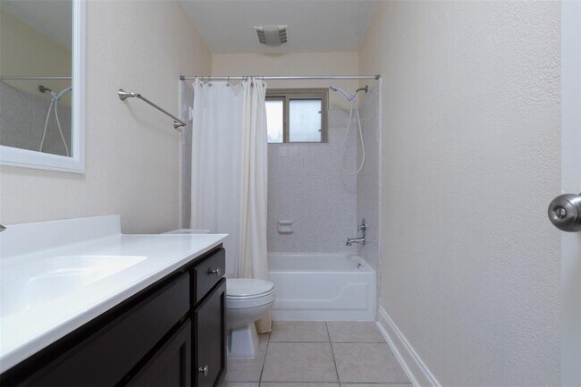 Building Photo - 2935 Auburn Dr