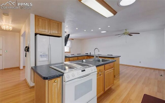 Building Photo - 5365 Silver Spur Ave