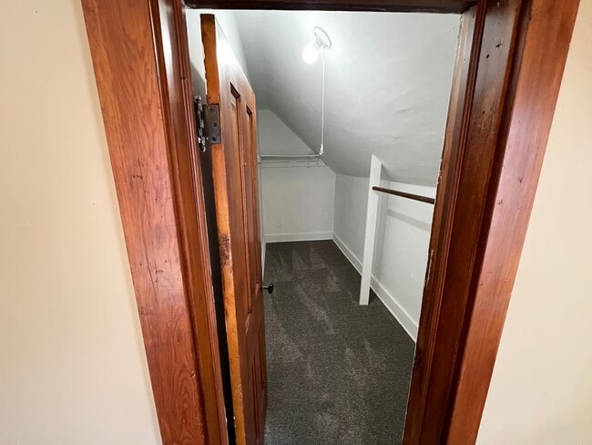Building Photo - !3 Bedroom in Moline Ready August 1st!