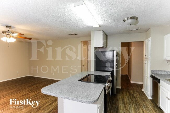 Building Photo - 604 Circleview Dr