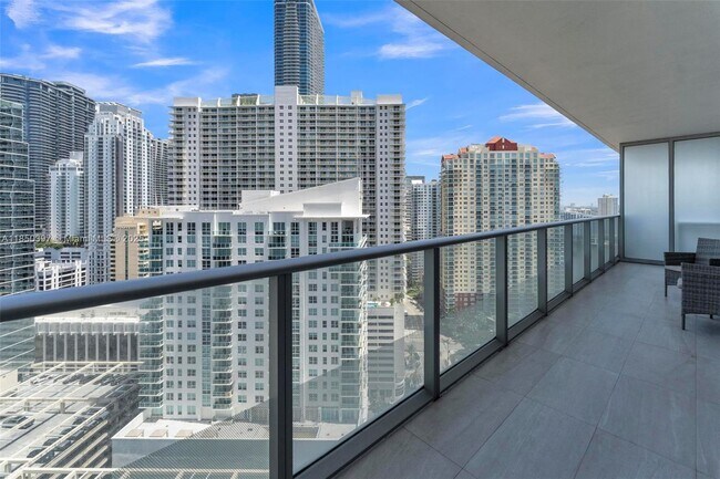 Building Photo - 1300 Brickell Bay Dr