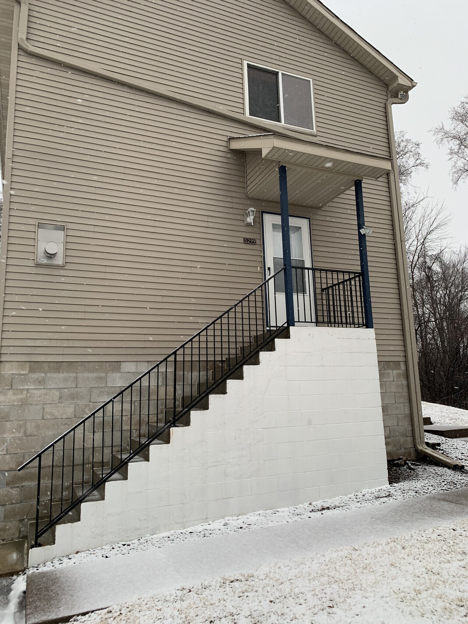 Building Photo - 5293 Manchester Dr