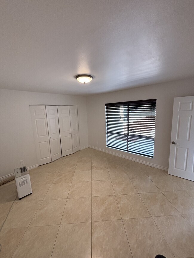 Building Photo - 388 Hilltop Dr