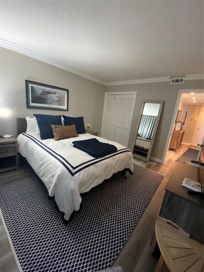 Building Photo - 1122 Colorado St