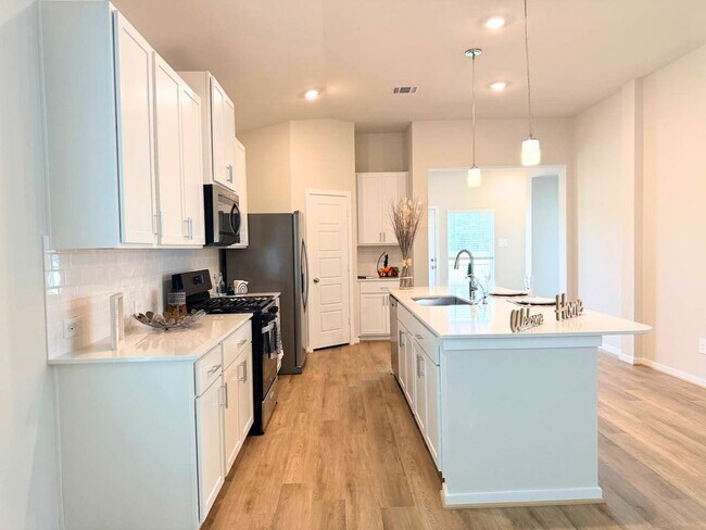 Building Photo - 16246 Parish Pointe Ct