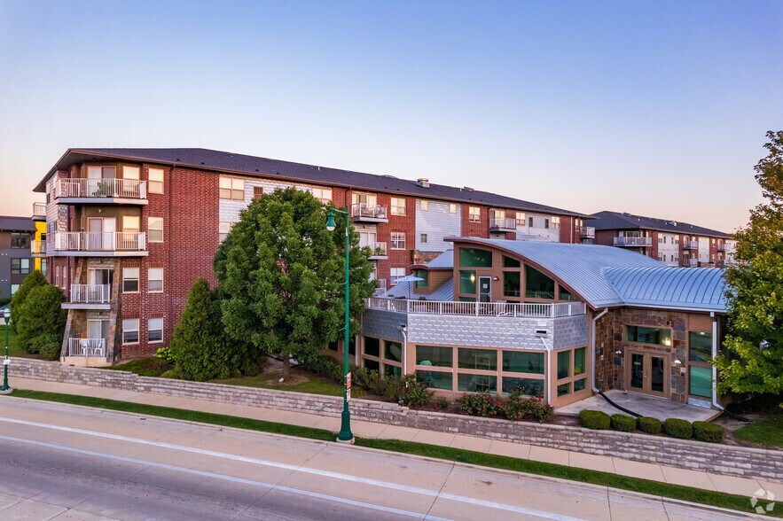 Building Photo - Six Points Apts