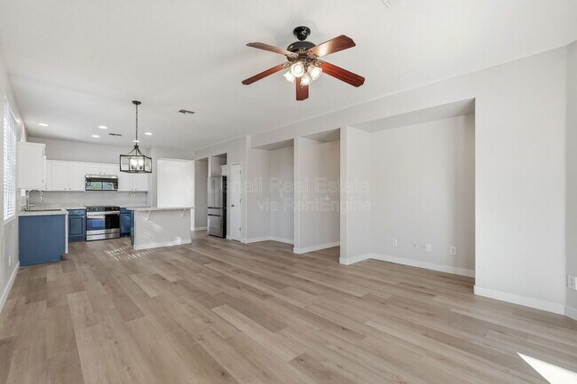 Building Photo - 1711 W Twain Ct