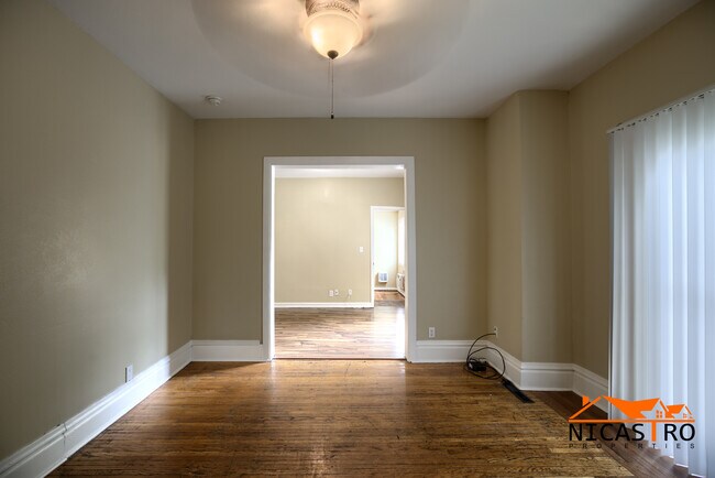 Building Photo - 2254 Indianola Ave