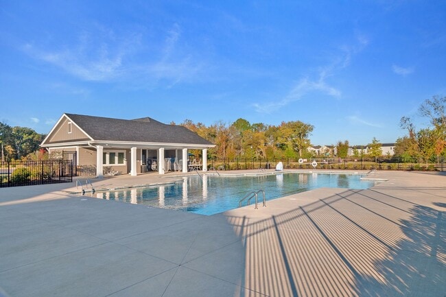 Building Photo - Beautiful and Spacious Home in the Heart of Pineville!