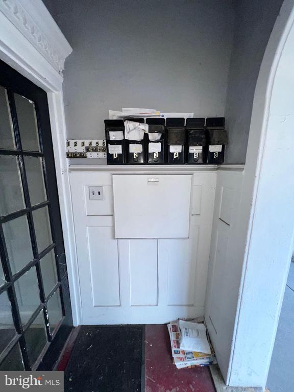 Building Photo - 129 W Miner St