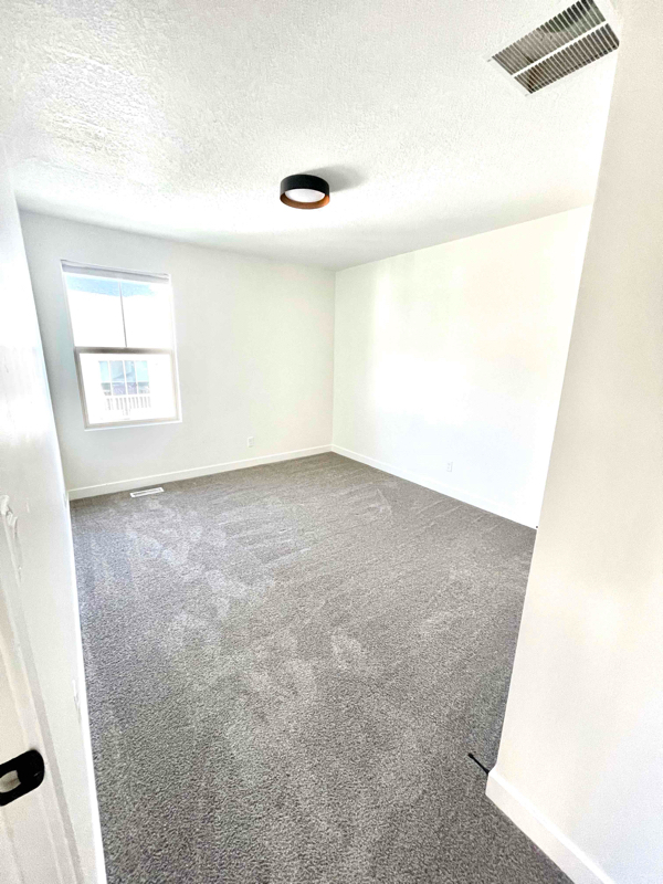 Building Photo - 1472 E Primrose Ln