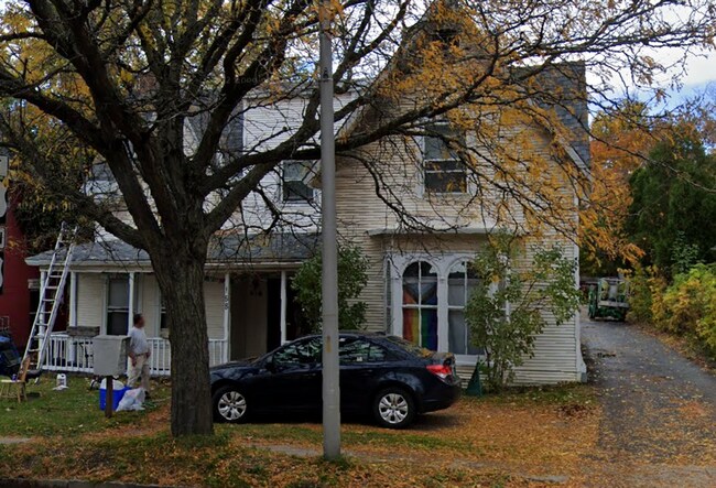 Building Photo - 158 Main St