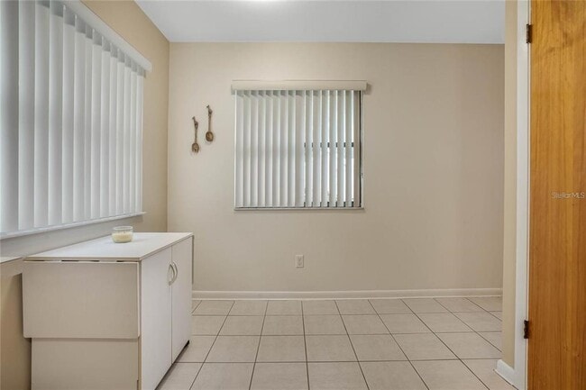 Building Photo - 720 E 6th St