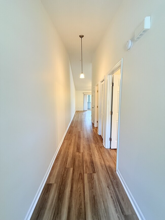 Building Photo - 1280 White Tree Ln