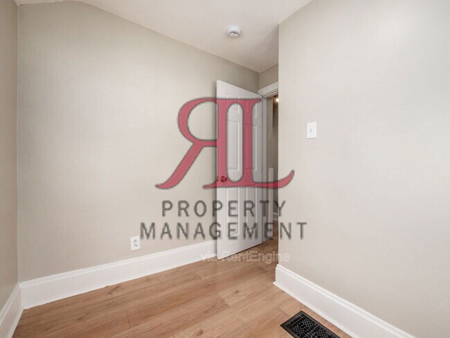 Building Photo - 439 Eldridge Ave