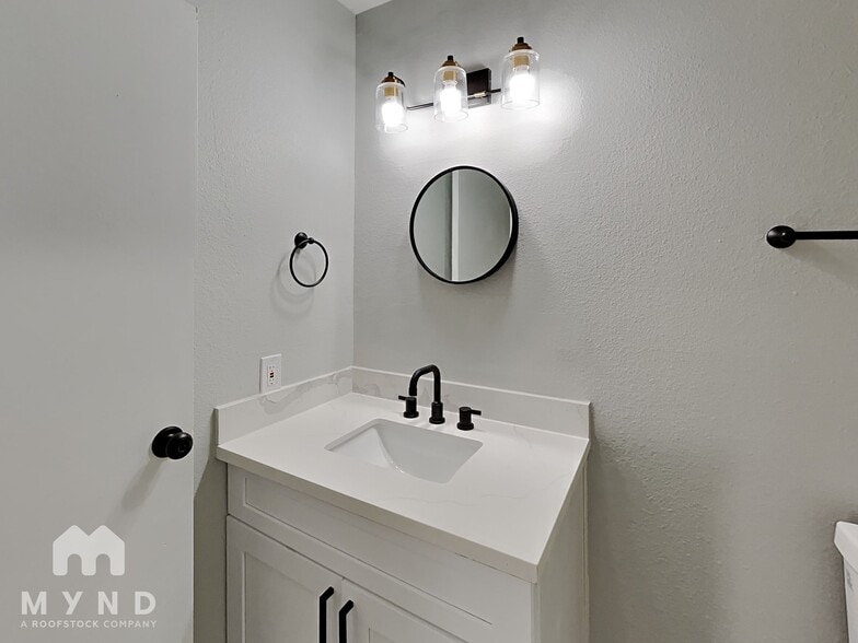 Building Photo - 6233 Don Gaspar Ave