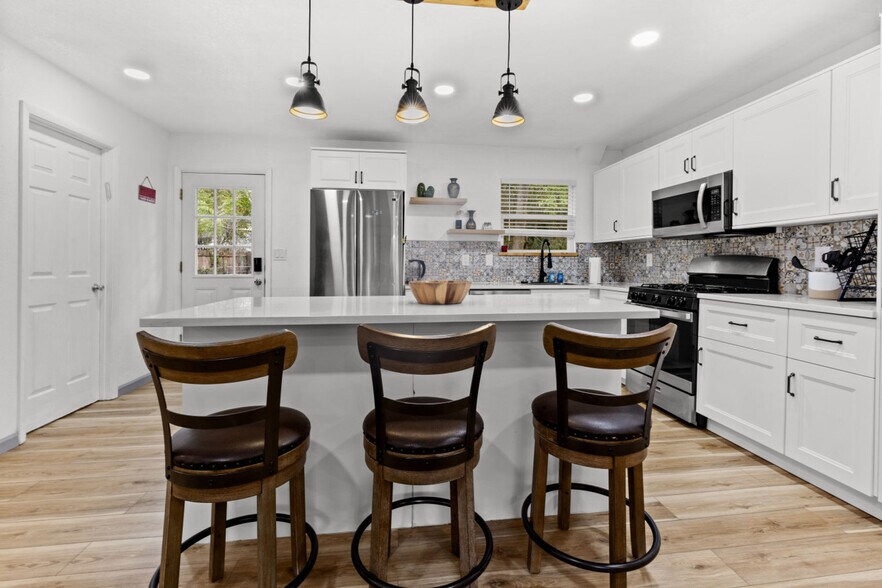 Building Photo - 2725 NW 44th Pl