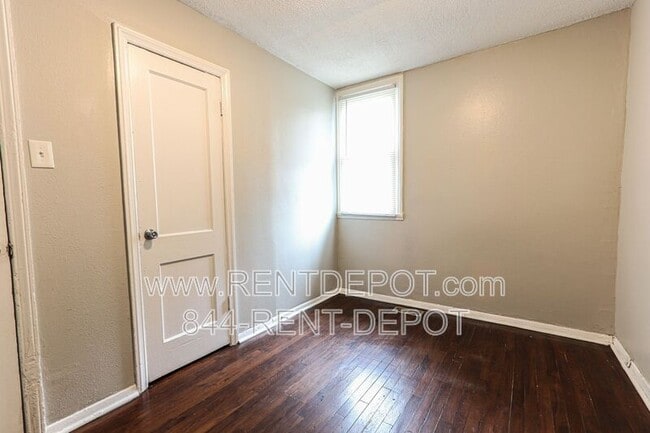 Building Photo - 1621 Rheinhardt Ave