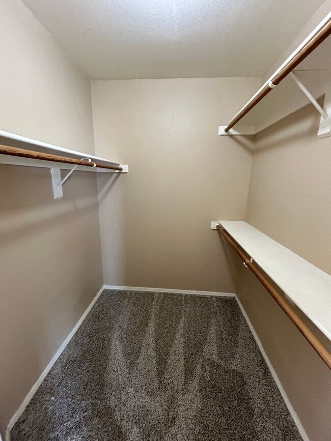 Building Photo - Spacious 4-Bedroom 3-Bath Peoria Home with...