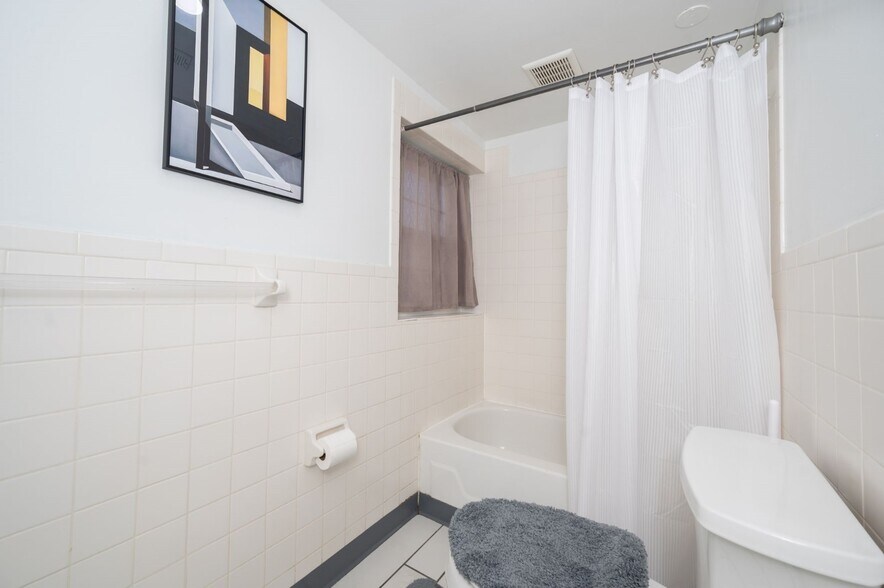 Building Photo - 2737 Overdale Dr