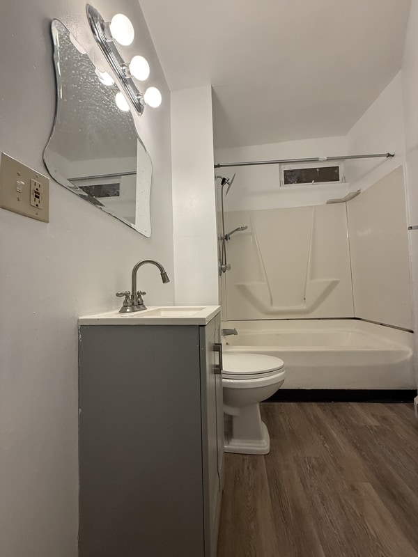 Building Photo - 300 Morton Ave