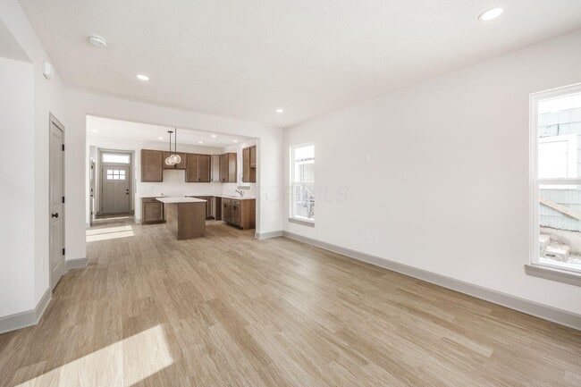 Building Photo - 391 Brehl Ave