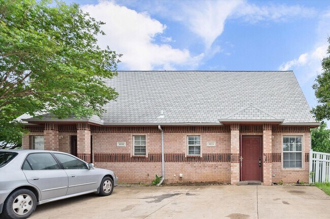 Building Photo - 612 Kings Way Dr