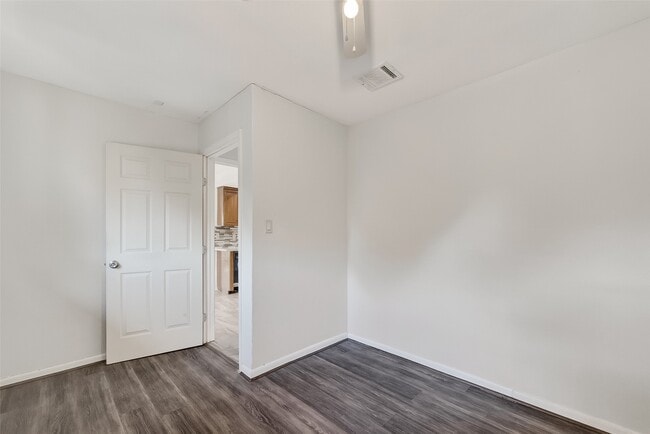 Building Photo - 10706 Sagebluff Dr