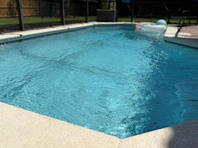 Building Photo - 4735 Vero Beach Pl