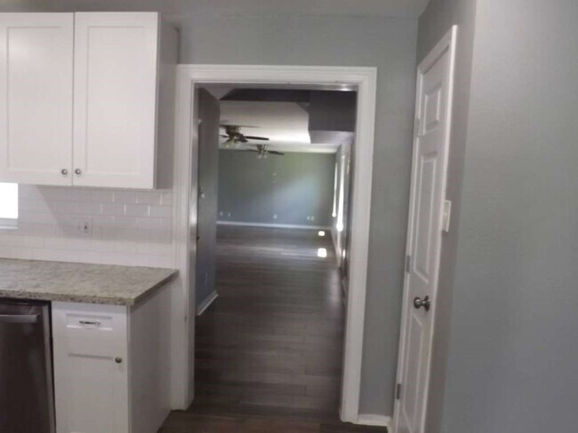 Building Photo - 7619 Ilex St