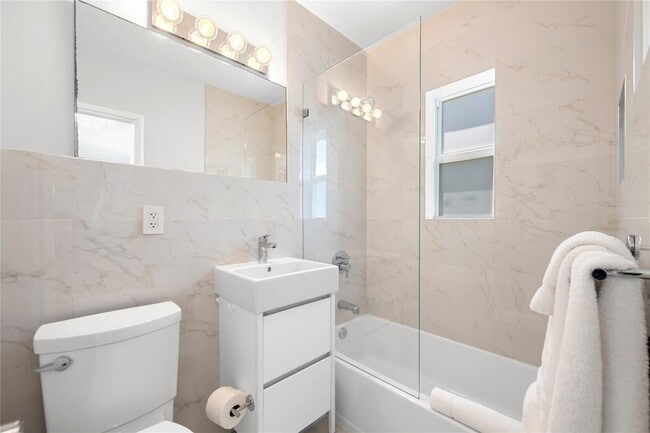 Building Photo - 3015 Seville St