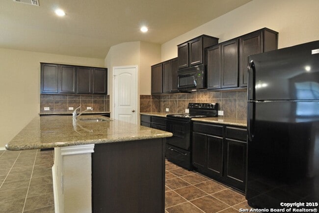 Building Photo - 4 Bedroom/2 Bath Amhurst Subdivision